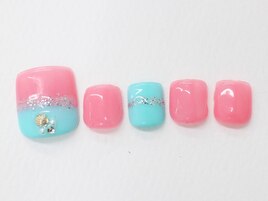 ピンク　ブルーフットネイル