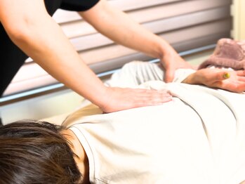 ウルーズ(HRUREUSE)の写真/【よもぎ蒸し×リンパ整体】でガチガチの首肩に終止符を!首肩のつらさだけでなく、むくみやだるさにも◎