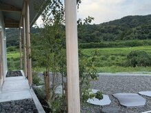 スイ(SUI)の雰囲気（ベージュの建物になります。）