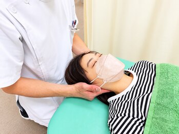 あさかわ鍼灸整骨院の写真/【なかなか取れない首・肩こりに】丁寧なマッサージとボキボキしない心地よい整体でスッキリとした毎日へ