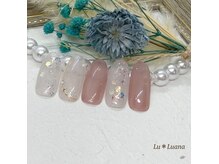 ネイルサロン ル ルアナ(Lu Luana)の雰囲気（店内にはサンプルが多数）