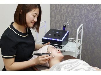 エターナルビューティー 各務原店(ETERNAL Beauty)/テラボーラーで表情筋トレ♪