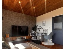 デフィ(Defi)/サロン内観