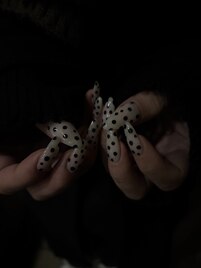 dot nail/milky nail