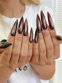 ブラウンマグのロングネイル