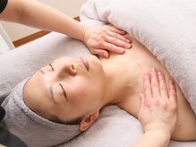 スリーエッセンス(3THREE ESSENCE)の雰囲気（すべてのメニューにデコルテマッサージ、ヘッドスパが付きます）