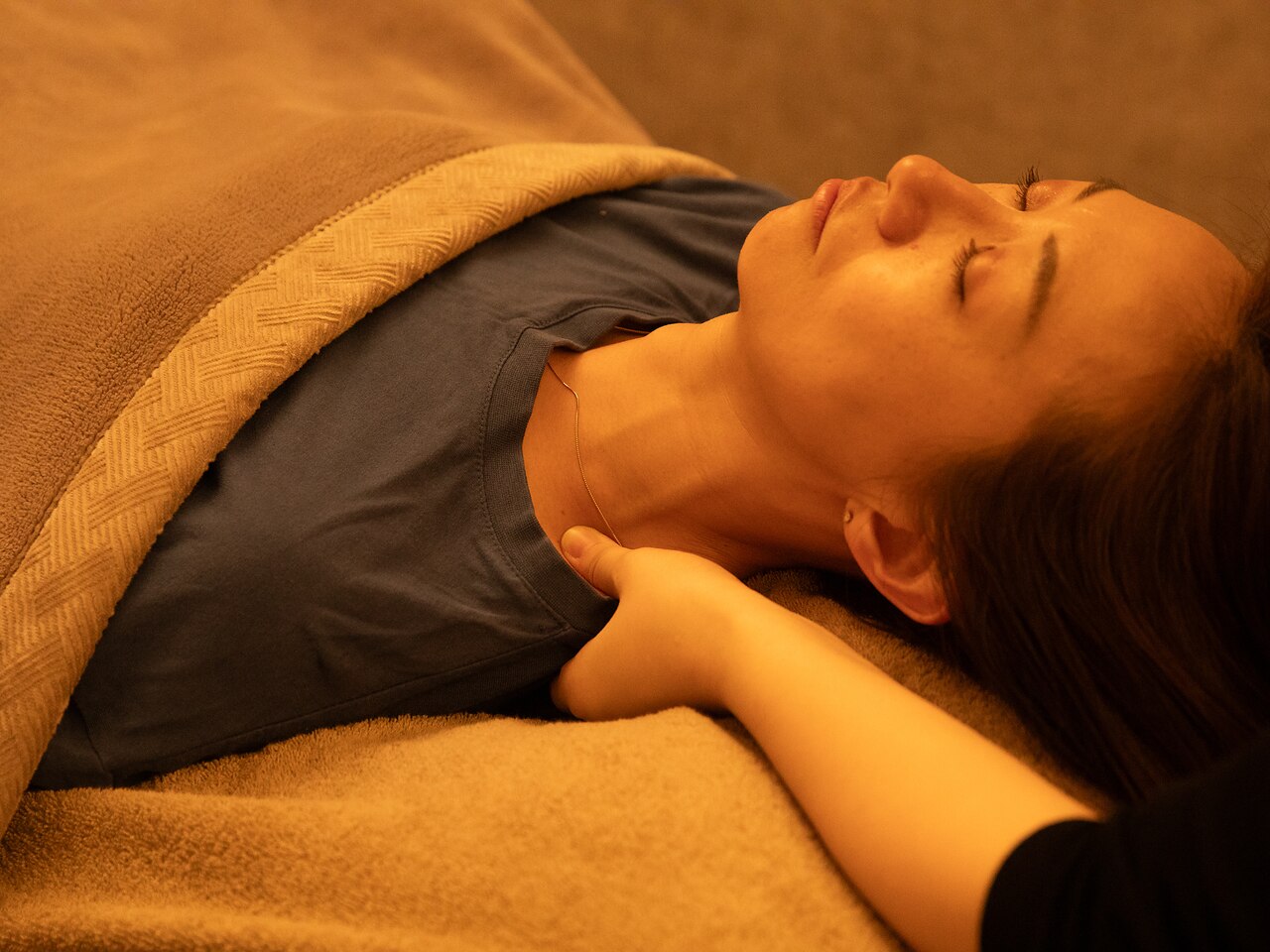 【平日限定】脳疲労、睡眠改善！60分肩首もみほぐし付￥8000→￥5480！