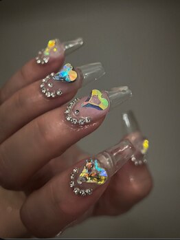 レイネイル アンド レイアイ 長嶺店(RAY NAIL & ray eye)の写真/指先を美しく魅せる華やかNailで見るたびHAPPYな気持ちに♪高技術×丁寧な施術で仕上がりもモチも抜群◎