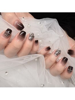 ルーンネイル(Lune Nail)/黒カラーグラデーション