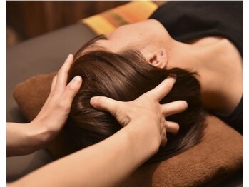 アジアンリラクゼーション ヴィラ 市原五井店(asian relaxation villa)の写真/【首・肩・目もスッキリ】とろける温感スパ×強めの炭酸スプレーで血行促進！頭皮のコリを芯からほぐす贅沢