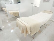 シーボン 大船店の雰囲気（明るく広々とした開放的なサロン空間。初めての方も通いやすい）