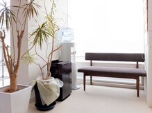 かがりの整骨院 鍼灸院の雰囲気（ゆったり過ごせる待合スペース♪）