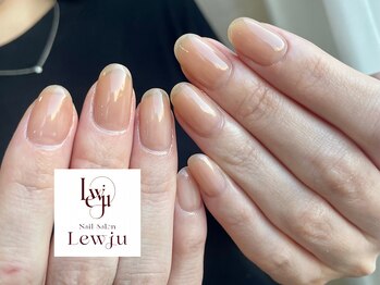 レウジュ(Lewju)の写真/シンプルなネイルこそフォルムやお爪の形がポイント！周りと差がつく秘密のちゅるちゅるうる艶ネイル☆