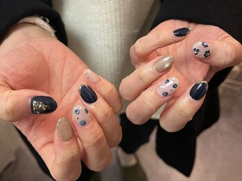 サクノネイル(SAKUNONAIL)/ネイビーフラワーネイル