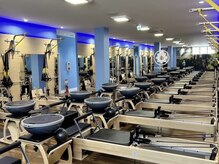 クラブピラティス 江坂スタジオ(CLUB PILATES)の雰囲気（様々なアイテムを使ったグループレッスン！！）