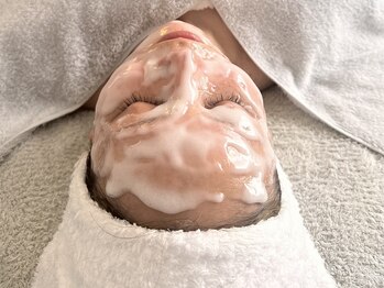リンクアンドボーテ 大垣(Link&Beaute)の写真/年齢と共に気になる毛穴に溜まった角質を除去+丁寧な洗顔~パックのトータルケアで理想の水光肌へ導きます◎