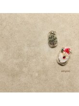 シルニー リム(Silny rim)/アシンメトリーニュアンスネイル