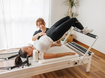 K26キックボクシングスタジオ(K26 KICKBOXING STUDIO)の写真/お子様連れOK！マシンピラティスで姿勢改善・骨盤ケア・産後の体に寄り添うリセットピラティス♪