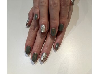 ワンカラージェルネイルショップ イオン新潟東店/カーキ シルバー