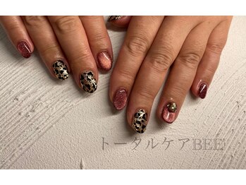 ビー ピボット店(Bee)/キラキラヒョウ柄ネイル♪え