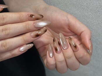 ティニコー(Tinicoo)の写真/【長さだし対応】パーツ豊富!シンプルでも美爪に見えるロングネイル,派手好きにはたまらない持ち込みもOK♪