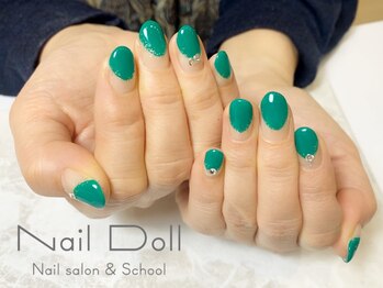 ネイルドール(Nail Doll)/緑の丸フレンチ