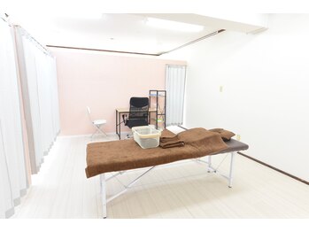 足と靴のエスジー治療院/広々とした空間