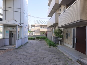 えりこ鍼灸治療室/魚崎駅から徒歩5秒!