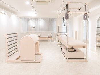 ピケピラティス 高田馬場店(pique pilates)/モダンでおしゃれな空間