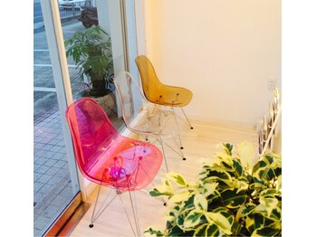 まつ毛エクステ専門サロン マドモア 加古川店/カウンセリング・待合も消毒殺菌