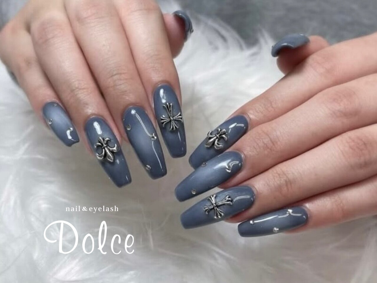 2026年冬トレンド】クロムのネイルデザイン集｜人気順｜4ページ目