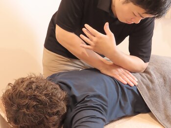バランスマッサージ(BALANCE MASSAGE)/腰部への施術1