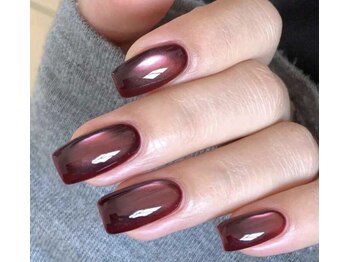 エルダブルエイチ(LWH)の写真/指先に秋の上質感を。落ち着いたくすみカラー＆ボルドーで魅せる、上品な大人華やか秋ネイル特集