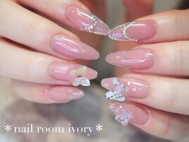 蝶々ネイルで指先煌く☆