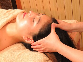 アリュール(ALLURE)/経絡美姿勢マッサージ・小手指