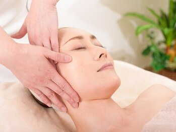 サロンジュファミ 長崎佐世保店の写真/痩身専門サロンですっきり小顔に【3D小顔矯正+悩み別パック★90分¥4980】速攻小顔!二重顎&たるみも改善