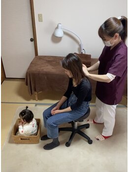 アリッシュ(ARiSH)/肩首施術の様子