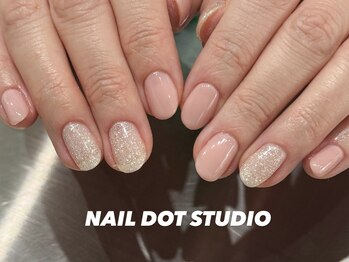 ネイルドットスタジオ 堺筋本町(NAIL DOT STUDIO)/ちゅるんピンクにキラっとラメ