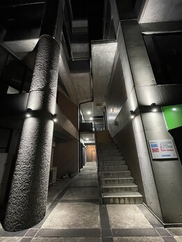 マルヤマビューティー(MaruyamaBeauty)/階段脇の通路を奥へお進み下さい