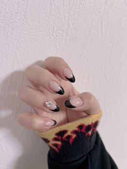 ビューティームーン(beauty moon)/黒フレンチ*ビジュ~