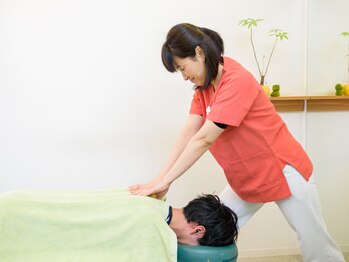 カイロライン 調布整体院の写真/デスクワークで感じる猫背、首肩こりを改善したい方におすすめ◎根本改善整体でオーダーメイド施術をお届け