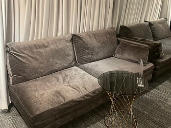 シンク(CINQ)/広々ふわふわソファー【小顔矯正