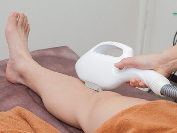 キャルティ(CALTY)の写真/《男性も大歓迎です!》全身脱毛はもちろん、パーツ脱毛も対応可能♪痛みが少ない施術で脱毛初心者様でも◎