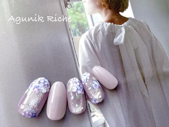アグニークリッシェ(Agunik Riche)の写真/毎月迷う程可愛いアートに予約殺到中のサロン☆パッと目を惹く上品な指先でワンランク上の女性に♪