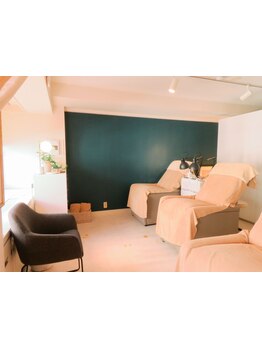 ゆったり空間で施術が受けられるサロン