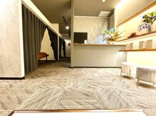 リオン(Re:on)の雰囲気（店内はモノトーンを基調とし全室個室で落ち着いた雰囲気です）