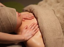眠りの木の雰囲気（頭～デコルテまでトリートメントしてリンパの流れを促進します。）