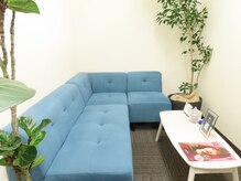 サロン ド アーミー(SALON DE ARMY)の雰囲気（お待ちいただいている間各種充電器の貸し出しも◎）