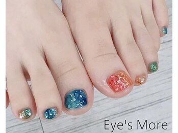 アイズモア 国立店(Eye's More)の写真/素足にサンダルが可愛いフットネイル!シンプルから華やかデザインまでお好みのデザインが見つかります♪