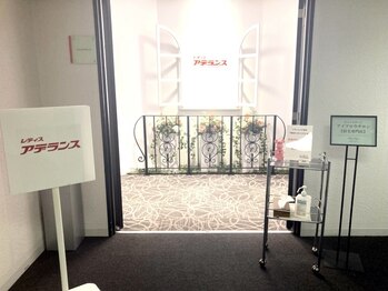 ビューステージ アイブロウサロン 横浜/入口はこちらです♪